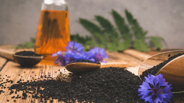 Nigelle, ménopause et hypertension