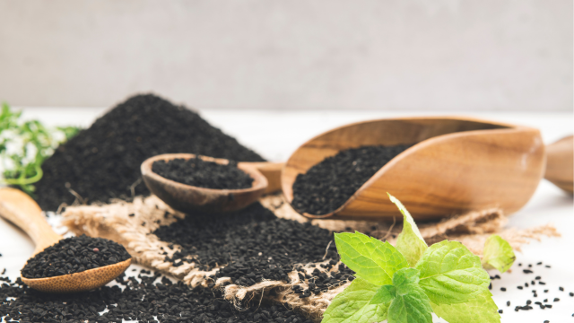 Nigelle, ménopause et hypertension